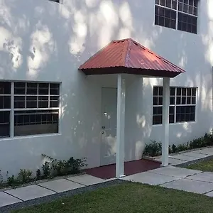 lynns-place.comcaribbean.com/